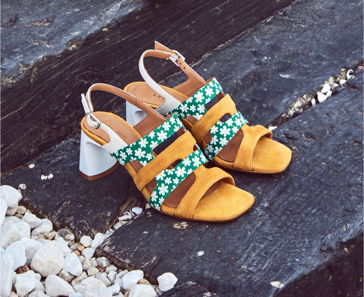 Medium heel clearance sandals online