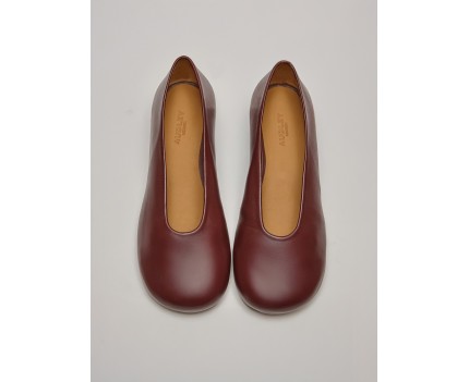 Low heel woman leather...