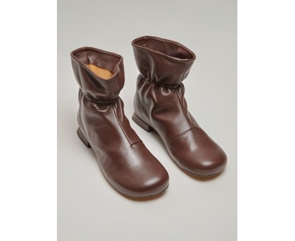 Low heel woman leather...