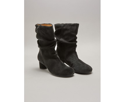 Low heel woman leather...