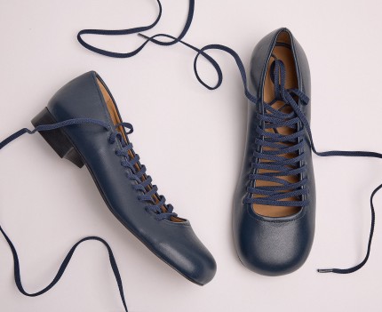 Low heel woman leather...