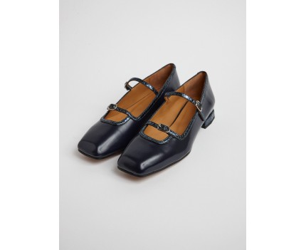 Low heel woman leather...