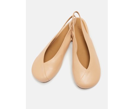 Low heel woman leather...