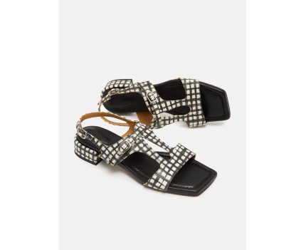 Low heel woman leather...