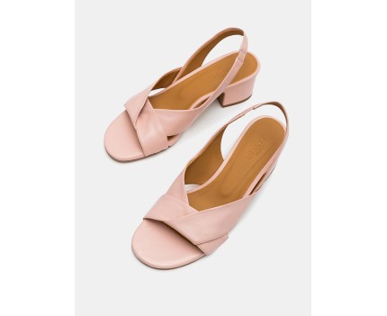 Medium heel woman leather...