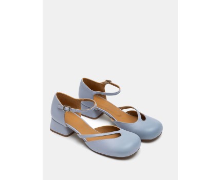 Low heel woman leather...